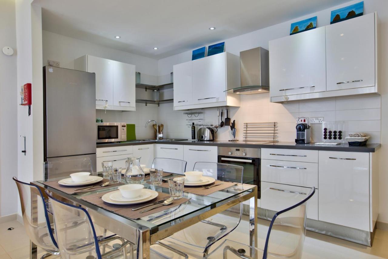 Bright And Central 2 Bedroom Apartment In Sliema Kültér fotó
