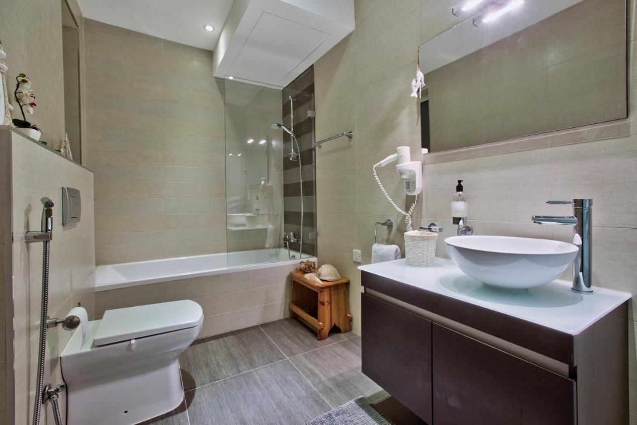 Bright And Central 2 Bedroom Apartment In Sliema Kültér fotó